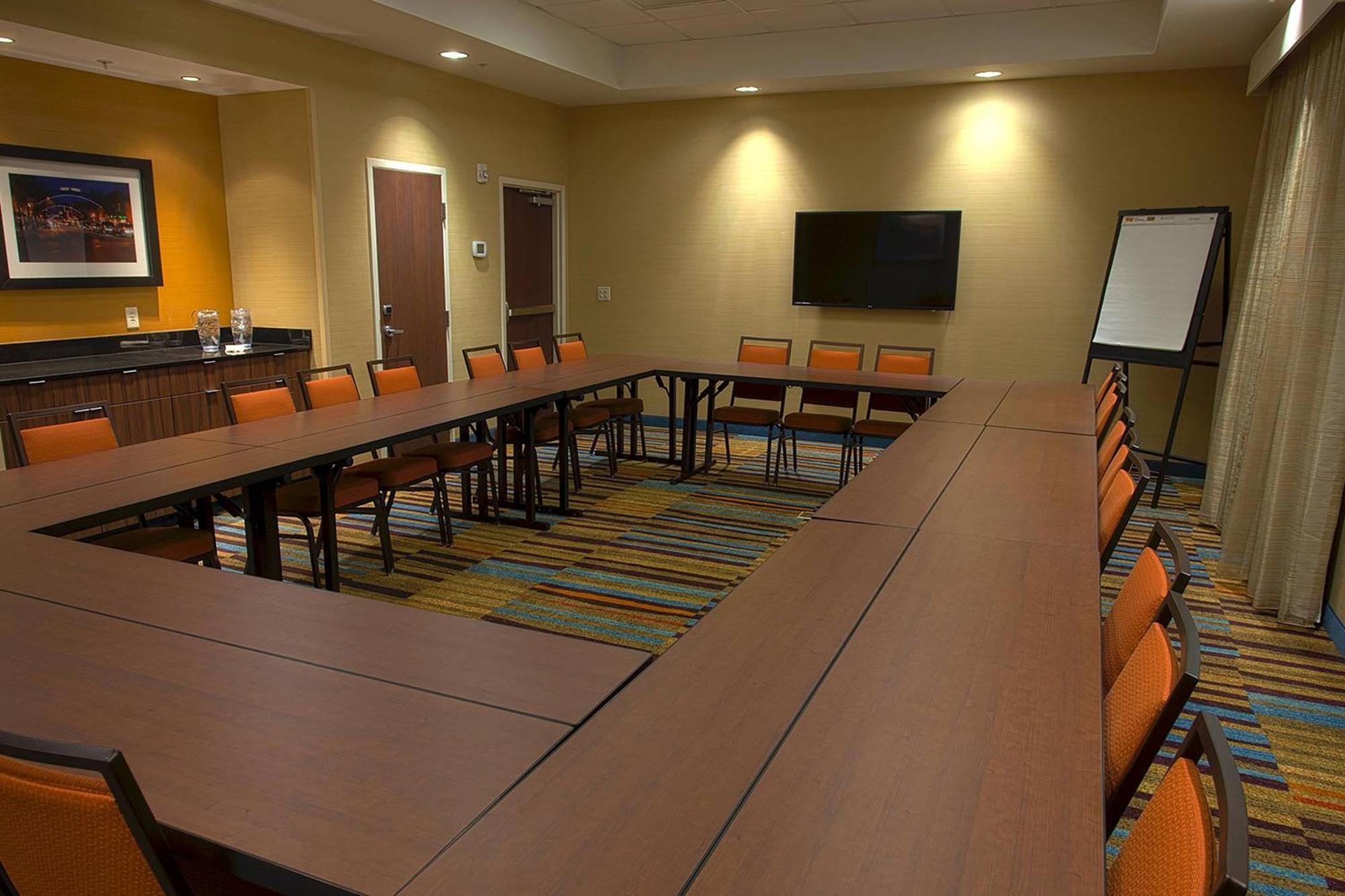 Fairfield Inn & Suites By Marriott Columbus Airport Exterior photo
